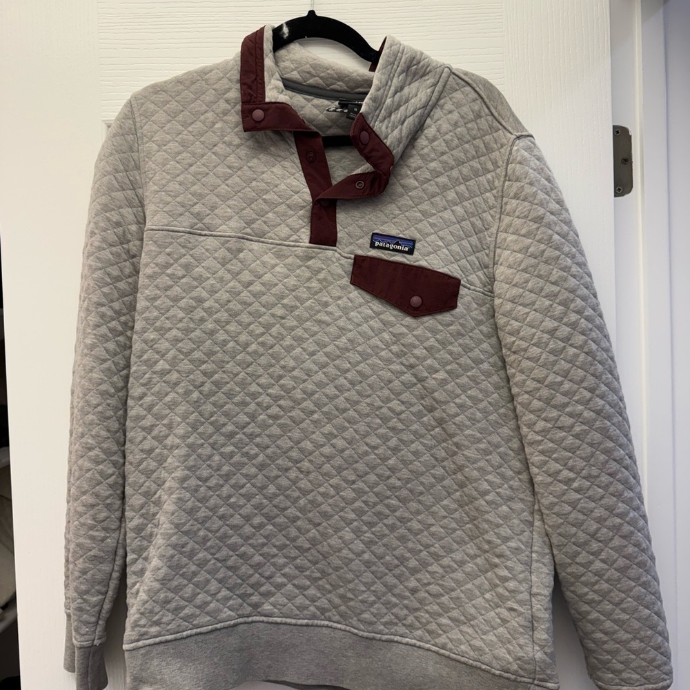 Patagonia Light Gray Quilted Pullover with Maroon Accents
